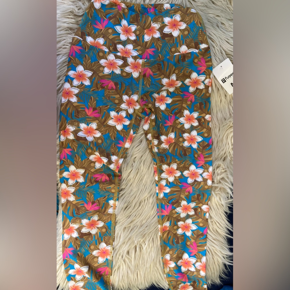 Fused Hawaii medium Lele leggings, Hawaii is my Home, NWT